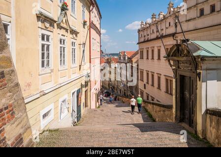 Le Château Stairs ('Zámecké schody') est une route piétonne entre Malá Strana et la rampe du Château sur la place Hradčany, Prague, République tchèque. Banque D'Images