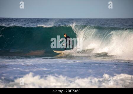 Sydney, Australie. Lundi 13 avril 2020. Les résidents de Sydney peuvent faire de l'exercice en fin d'après-midi sur la plage pendant que les familles et les amis font une promenade, font du surf ou font une balade à vélo. Le verrouillage du gouvernement permet aux résidents de quitter leur maison pour faire de l'exercice chaque jour.Credit Martin Berry/Alay Live News Banque D'Images