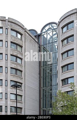 Architecture des années 1980 bureaux bureaux télécommunications Christchurch Greyfriars Churchyard BT Centre 1 Newgate St, Londres EC1A 7AJ Christchurch Banque D'Images