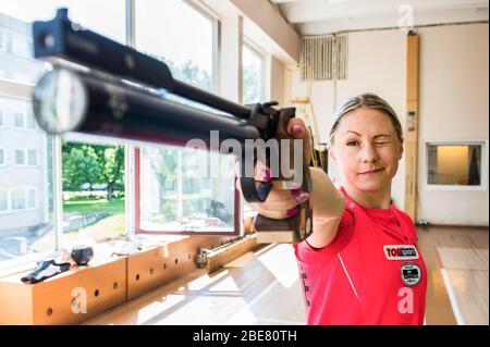 Laura Asadauskaitė-Zadneprovskienė - pentathléte lituanien. Champion olympique et mondial, trois fois athlète lituanien de l'année. Banque D'Images