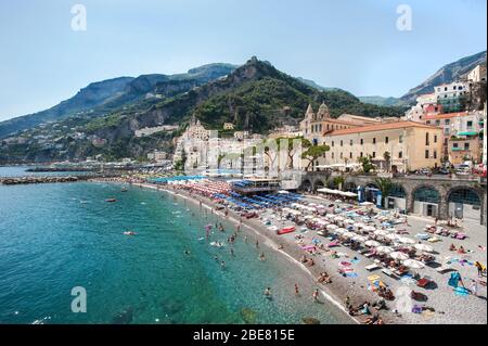 Marina Grande plage dans la ville d'Amalfi sur la côte amalfitaine, Italie Banque D'Images