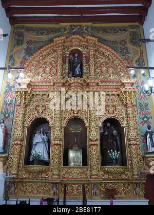 Intérieur de l'église de San Francisco de Campeche ville au Mexique - vertical Banque D'Images