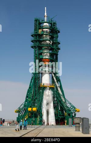 BAÏKONOUR, KAZAKHSTAN - 09 avril 2020 - la fusée Soyouz avec l'expédition 63 membres Chris Cassidy de la NASA, Ivan Vagner et Anatoly Ivanishin de Ros Banque D'Images