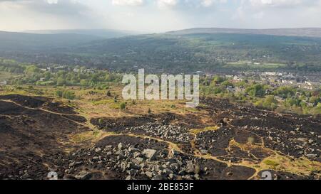 Incendie sur Ilkley Moor. Photo aérienne prise le 29 avril 2019 montrant des dommages causés par des feux récents sur le territoire du Land de West Yorshire Royaume-Uni Banque D'Images