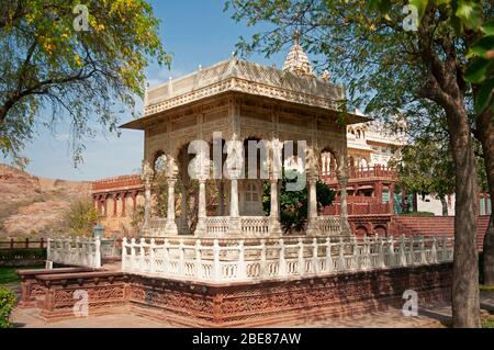 Marble Chatri fait partie du mémorial du mausolée de Jaswant Thada à Maharaja Jaswant Singh, Jodhpur, Rajasthan, Inde Banque D'Images