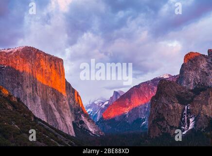 Magnifique parc national de yosemite aux couchers de soleil en hiver, parc national de Yosemite, Californie, états-unis. Banque D'Images