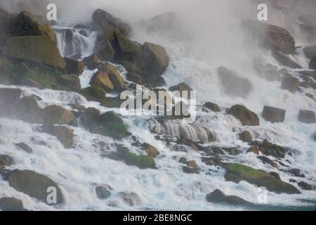 Gros plan sur les rochers de la cascade dans le côté des États-Unis. Concept de la nature. Chutes Niagara, Canada. États-Unis d'Amérique Banque D'Images