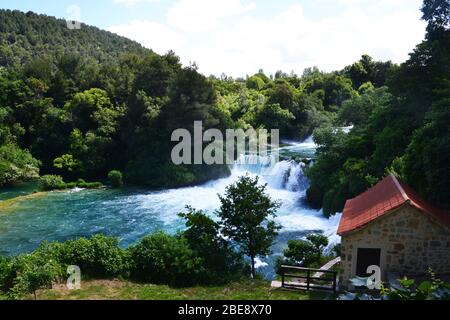 Cascade dans le Parc National de Krka, Croatie Banque D'Images