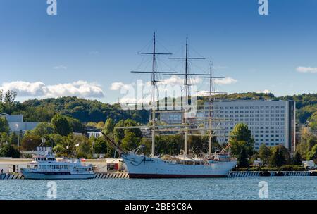 GDYNIA , POLOGNE 24 SEPTEMBRE 2018 : le bateau à voile « dar Pomorza », un célèbre navire muséal aujourd'hui amarré à Gdynia. Banque D'Images