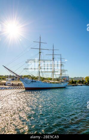 GDYNIA , POLOGNE 24 SEPTEMBRE 2018 : le bateau à voile « dar Pomorza », un célèbre navire muséal aujourd'hui amarré à Gdynia. Banque D'Images