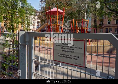 Spielplatz, wegen dem Coronavius geschlossen, Bockenheim, Francfort-sur-le-Main, Allemagne Banque D'Images
