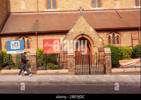 Londres, Royaume-Uni. 13 avril 2020. Églises fermées le lundi de Pâques à Battersea. Crédit: JOHNNY ARMSTEAD/Alay Live News Banque D'Images