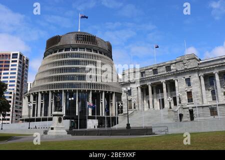 Voir Bowen House, Beehive Building (ou Executive Wing) et Parliament House, Parliament Buildings in Wellington, North Island, New Zealand. Banque D'Images