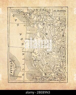 Carte ancienne du pays d'Albanie en Europe du Sud-est sur l'Adriatique et la mer Ionienne avec des noms et des descriptions géographiques italiens Banque D'Images