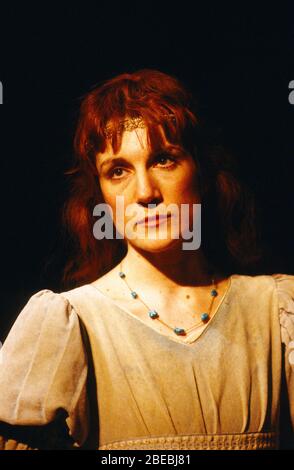 Harriet Walter (Imogen) dans la production Royal Shakespeare Company (RSC) de CYMBELINE par Shakespeare au Pit, Barbican Center, Londres en 1988 conception: Kit Surrey Lighting: Clive Morris Director: Bill Alexander Banque D'Images