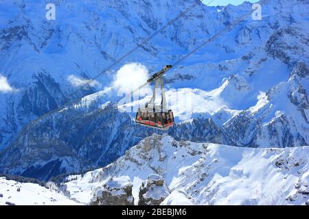 Téléphérique jusqu'au sommet du Schilthorn. Alpes bernoises de Suisse, Europe. Banque D'Images