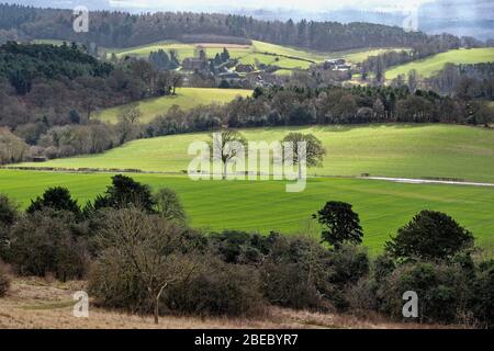 La vue de Newlands Corner en face du village d'Albury Surrey Hills près de Guildford Angleterre Royaume-Uni Banque D'Images