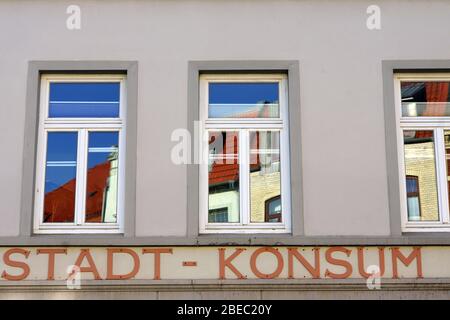 Stadt-Konsum - Rélikt aus DDR-Zeiten, Wismar, Mecklembourg-Poméranie-Occidentale, Allemagne Banque D'Images