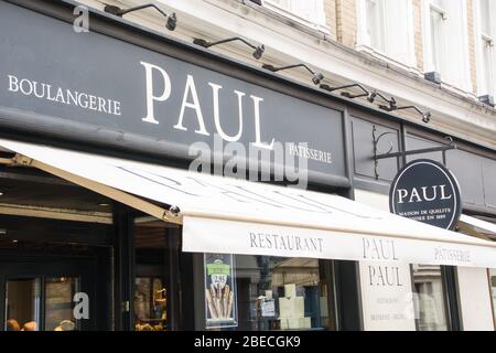 LONDRES- MARS 2019: Extérieur de Paul, une chaîne française de boulangerie / cafés avec des succursales à travers la France et le Royaume-Uni Banque D'Images