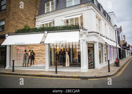 LONDRES- DÉCEMBRE 2018 : boutique de mode design Chanel sur Walton Street à Chelsea & Kensington, une marque de mode design française de luxe Banque D'Images