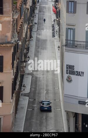 Rome, Italie. 13 avril 2020. Rue vide dans le centre ville pendant l'urgence de Coronavirus (Covid-19) à Rome. (Photo de Davide Fracassi/Pacific Press) crédit: Agence de presse du Pacifique/Alay Live News Banque D'Images