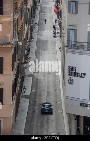 Rome, Italie. 13 avril 2020. Rue vide dans le centre ville pendant l'urgence de Coronavirus (Covid-19) à Rome. (Photo de Davide Fracassi/Pacific Press/Sipa USA) crédit: SIPA USA/Alay Live News Banque D'Images