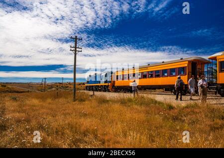 Transportés par train à Pukerangi DJ 3211 sur les chemins de Dunedin, l'ancien chemin de fer Taieri Gorge. Otago, île du Sud, Nouvelle-Zélande. Banque D'Images