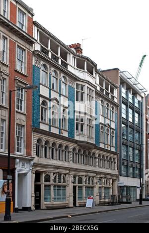 Francis Pither Family Blue Aqua Tile Mosaïque Radiant House, 34-38 Mortimer Street, Londres WC1 par F. M. Elgood Banque D'Images