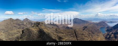 Vue de Sgurr a Mhadaidh et Sgurr na Ghredaidh, la Cuillin, Skye Banque D'Images