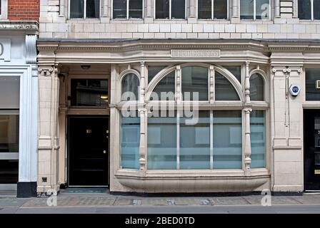 Francis Pither Family Blue Aqua Tile Mosaïque Radiant House, 34-38 Mortimer Street, Londres WC1 par F. M. Elgood Banque D'Images