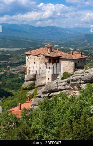 Meteora, formation de roches bien connue en Grèce centrale, complexe de monastères orthodoxes de l'est, site du patrimoine mondial de l'UNESCO, Balkans, Grèce Banque D'Images