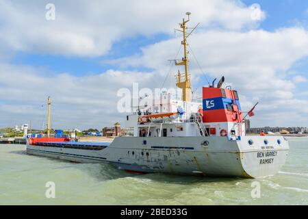 Ben Varrey cargo venant dans la rivière Arun estuaire à Littlehampton, West Sussex, Angleterre, Royaume-Uni. Banque D'Images