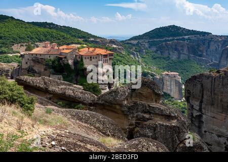 Meteora, formation de roches bien connue en Grèce centrale, complexe de monastères orthodoxes de l'est, site du patrimoine mondial de l'UNESCO, Balkans, Grèce Banque D'Images