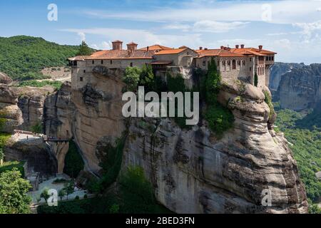 Meteora, formation de roches bien connue en Grèce centrale, complexe de monastères orthodoxes de l'est, site du patrimoine mondial de l'UNESCO, Balkans, Grèce Banque D'Images