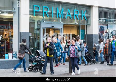 Primark shop entrée avant à Brighton, East Sussex, Angleterre, Royaume-Uni. Magasin de vente au détail. Banque D'Images