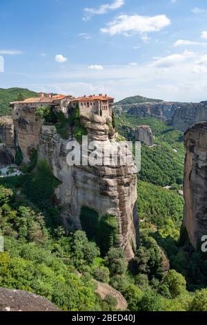 Meteora, formation de roches bien connue en Grèce centrale, complexe de monastères orthodoxes de l'est, site du patrimoine mondial de l'UNESCO, Balkans, Grèce Banque D'Images