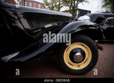 USSELO, PAYS-BAS - 21 OCTOBRE 2018 : voiture rétro à horloge oldtimer noire lors d'une réunion de voitures classiques Banque D'Images