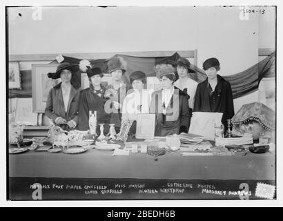 Harriet Post, Marie Canfield, Mlle (Camilla) Morgan, Catherine porter, Laura Canfield, Muriel Winthrop et Margaret Andrews Banque D'Images