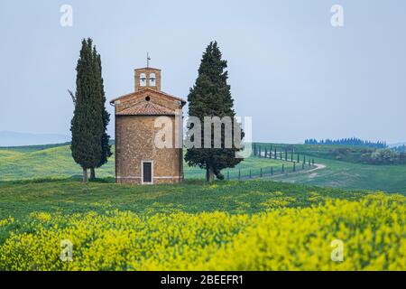 La Chapelle Vitaleta dans le Val d'Orcia, Toscane Italie Banque D'Images