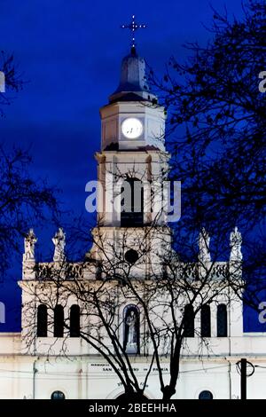 Parroquia de San Antonio de Padoue à l'heure bleue, San Antonio de Areco, Argentine Banque D'Images