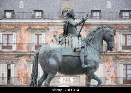 Statue de Philip III sur la Plaza Mayor Madrid Espagne Banque D'Images