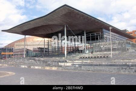 Bâtiment du gouvernement de l'Assemblée galloise. Senedd, baie de Cardiff, Cardiff, Pays de Galles, Royaume-Uni, pendant le verrouillage de la pandémie du virus Corona. Banque D'Images