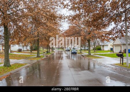 Suburban classe moyenne Midwest américain capot voisin Banque D'Images