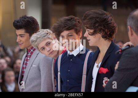 Zayne Malik, Niall Horan, Louis Tomlinson et Harry Styles d'une direction se sont produits sur le NBC 'Today' à Rockefeller Plaza le 12 mars 2012 à New Yor Banque D'Images