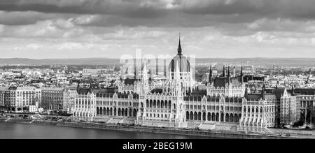 Parlement hongrois sur la photo de la région de Buda Hill à Budapest (Hongrie) en février 2013. Banque D'Images