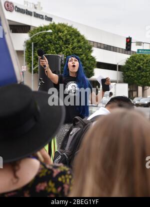 BEVERLY HILLS, CA/USA - 26 SEPTEMBRE 2019: Un orateur passionné au rassemblement Climate Strike Banque D'Images