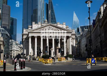 Londres, Royaume-Uni. 13 avril 2020. Le quartier financier du Royaume-Uni est exceptionnellement calme après que le gouvernement a demandé aux gens de s'abstenir de tout voyage et activités essentiels. Crédit: Thabo Jaiyesimi/Alay Live News Banque D'Images