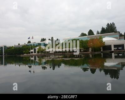 Oregon, 7 AOÛT 2009 - vue extérieure de certains paysages de lac du quartier général Nike World Banque D'Images