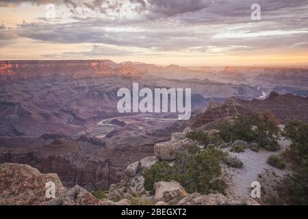 Coucher de soleil sur le Gran Canyon depuis le point de mohait Banque D'Images