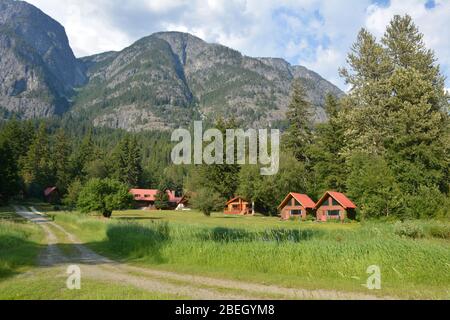 Chalets et terrains du Tweedsmuir Park Lodge, Colombie-Britannique, Canada Banque D'Images